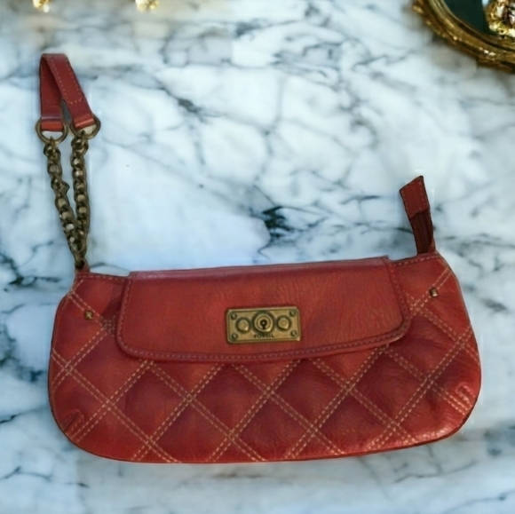 Fossil Red Quilted Leather Wristlet With Chain And Leather Wrist Strap - 5"×4" - Picture 2 of 6